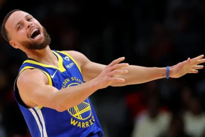 Stephen Curry scored 22 of his 60 points in the fourth period