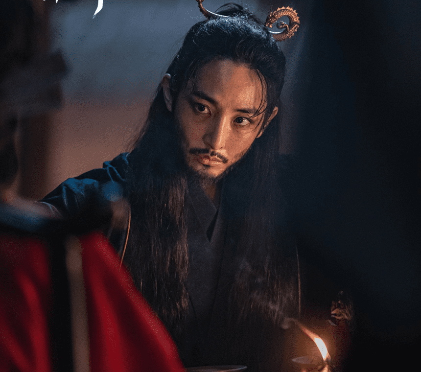 The much-awaited historical drama "Queen Woo" on TVING has released fresh character stills featuring Lee Soo Hyuk!